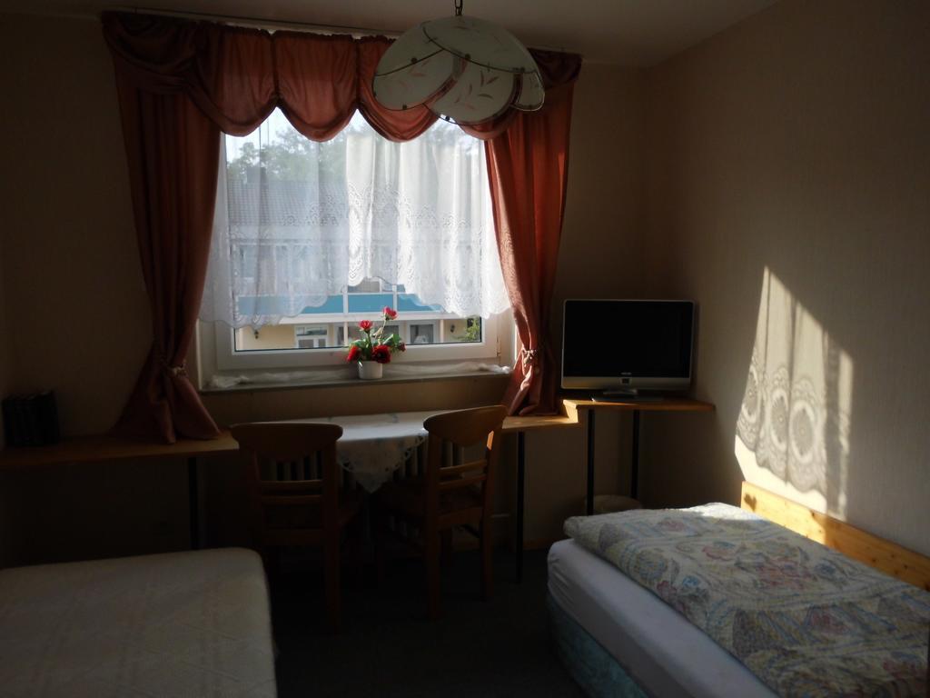 Hotel Garni Am Heuberg Эшвеге Номер фото