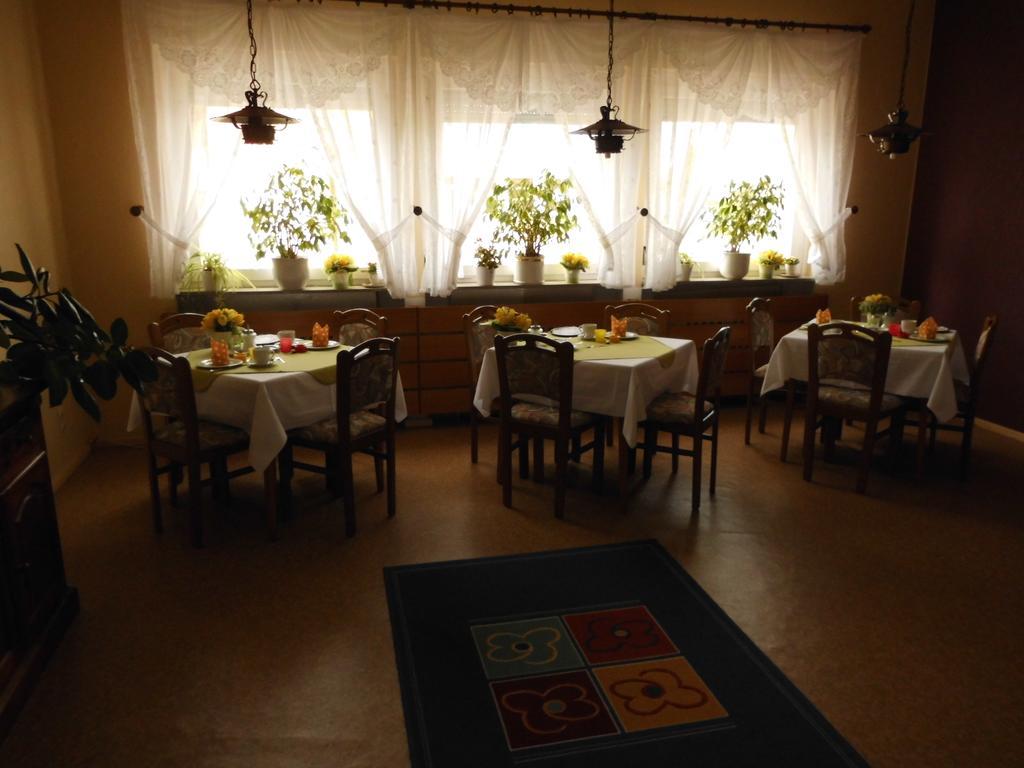 Hotel Garni Am Heuberg Эшвеге Экстерьер фото