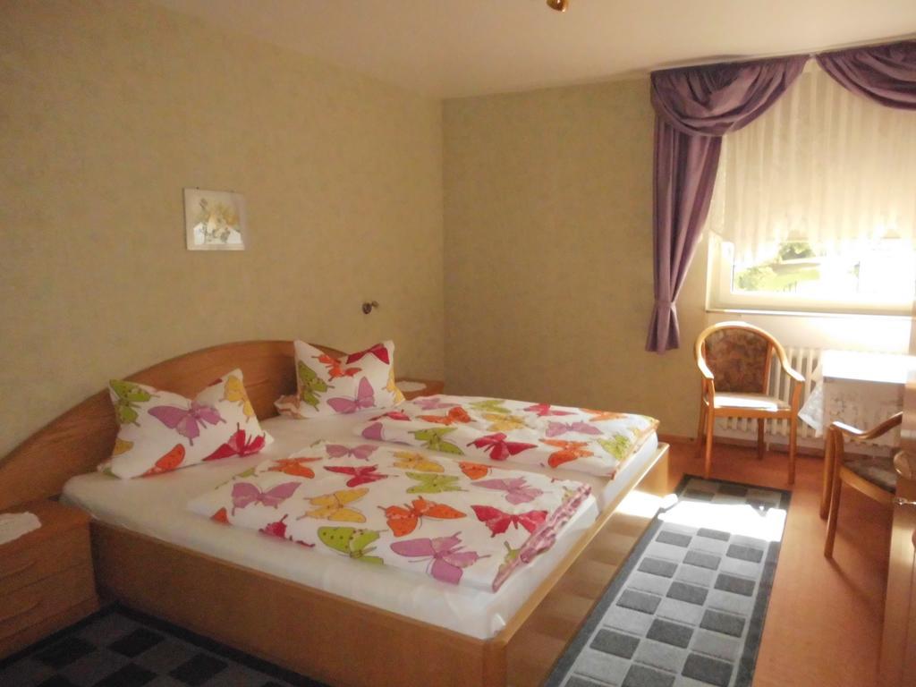 Hotel Garni Am Heuberg Эшвеге Экстерьер фото